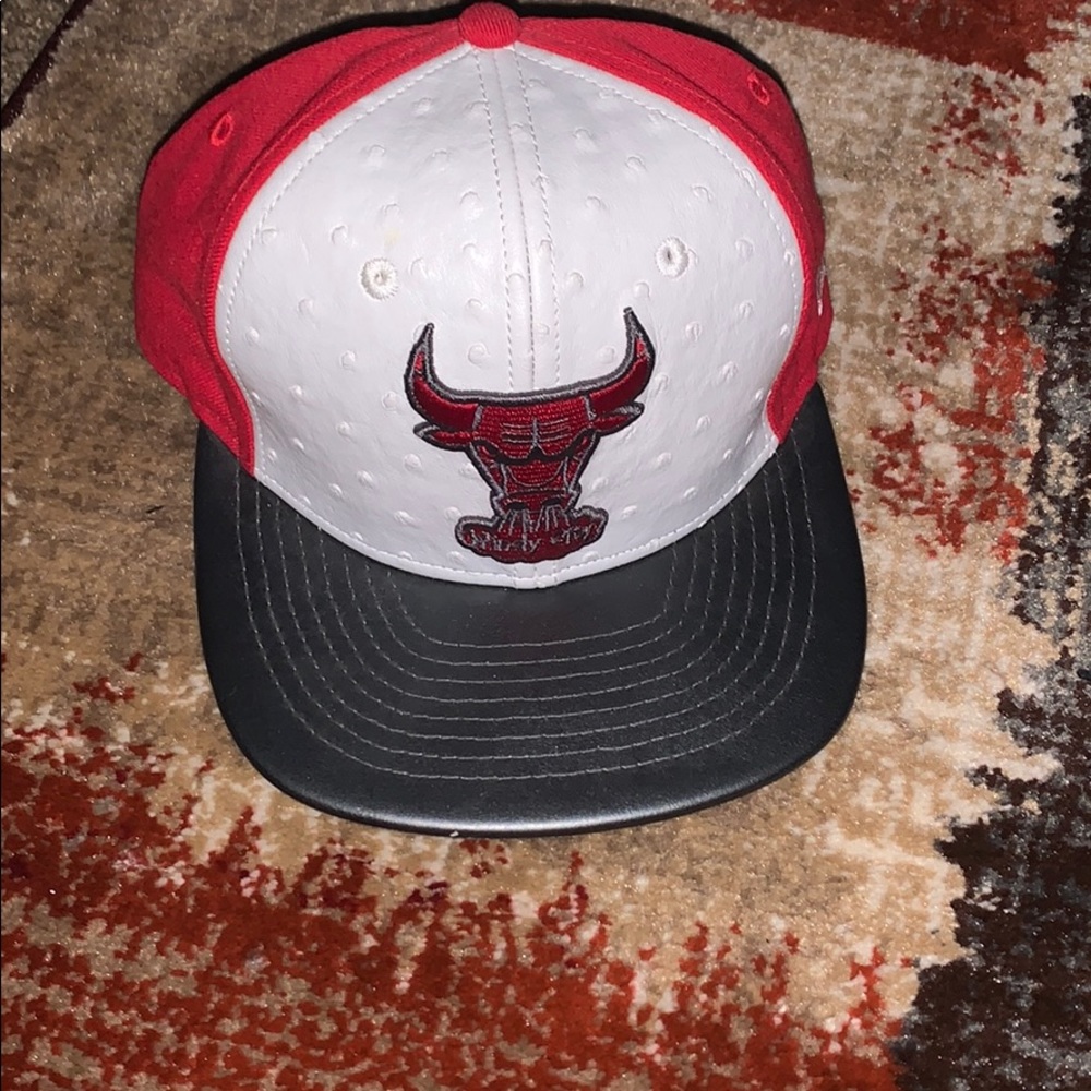 Bulls snap back (retro 13) leather front